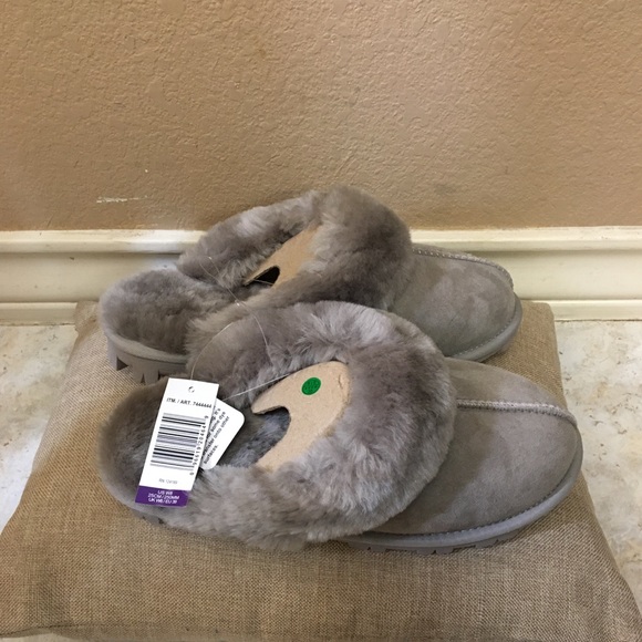 NEW Kirkland Signature Women’s Slippers - Picture 2 of 3